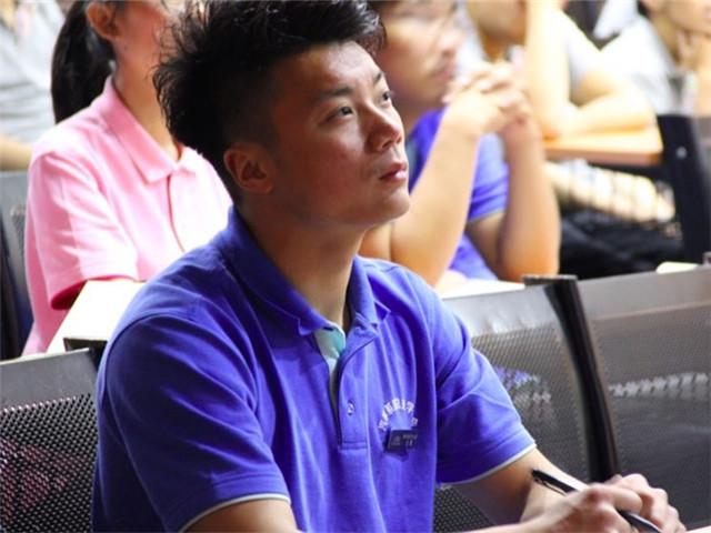图1 听课的认真。.jpg