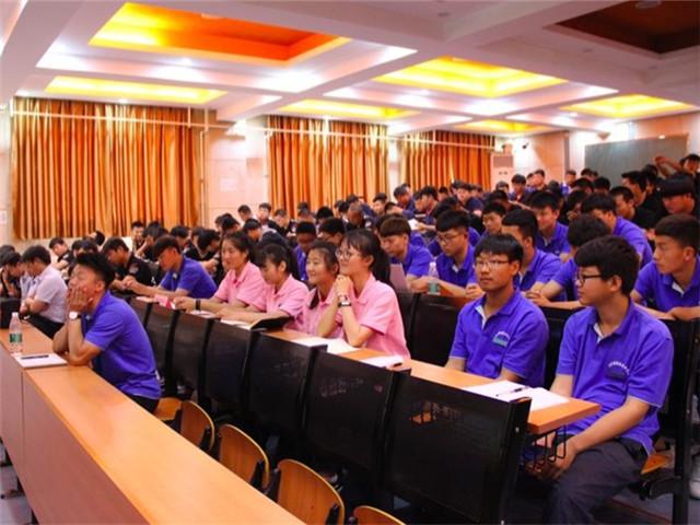图2 认真听讲的我们。.jpg
